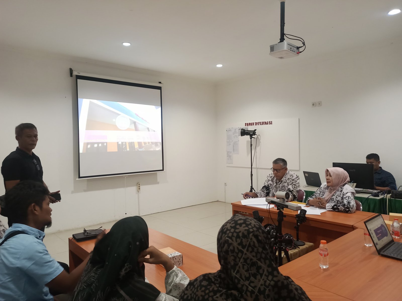 Pembinaan untuk 10 sekolah PGRI yang dapat bantuan dari pusat